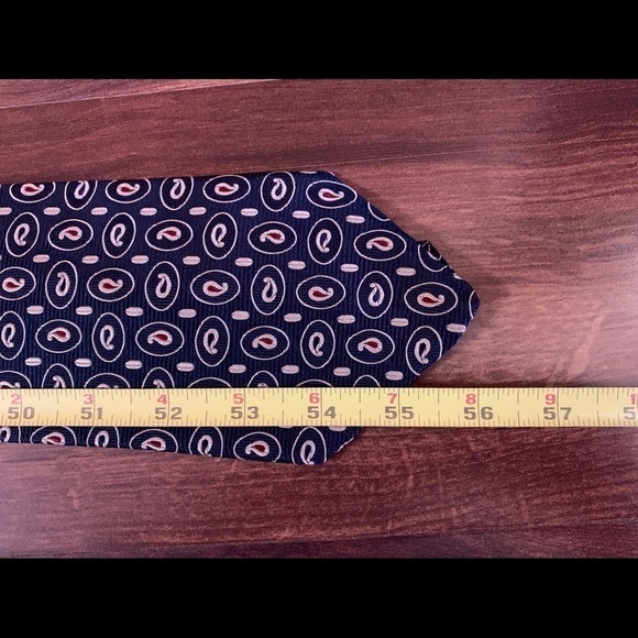 🍂SALE🍂LORD & TAYLOR 100% Italian Silk Paisley on Black Jacquard Necktie - Picture 9 of 9